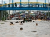 Residents swim towards high ground during flooding caused by Typhoon Ondoy in Cainta Rizal, east of Manila September 27, 2009. Nearly 60 people were killed, Manila was blacked out and airline flights were suspended as a powerful typhoon battered the main Philippines island of Luzon on Saturday, disaster officials said.    REUTERS/Erik de Castro (PHILIPPINES ENVIRONMENT DISASTER IMAGES OF THE DAY)