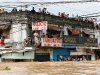 Residents wait for rescuers at a building during flooding caused by Typhoon Ondoy in Cainta Rizal, east of Manila September 27, 2009. Nearly 60 people were killed, Manila was blacked out and airline flights were suspended as a powerful typhoon battered the main Philippines island of Luzon on Saturday, disaster officials said.        REUTERS/Erik de Castro (PHILIPPINES ENVIRONMENT DISASTER IMAGES OF THE DAY)